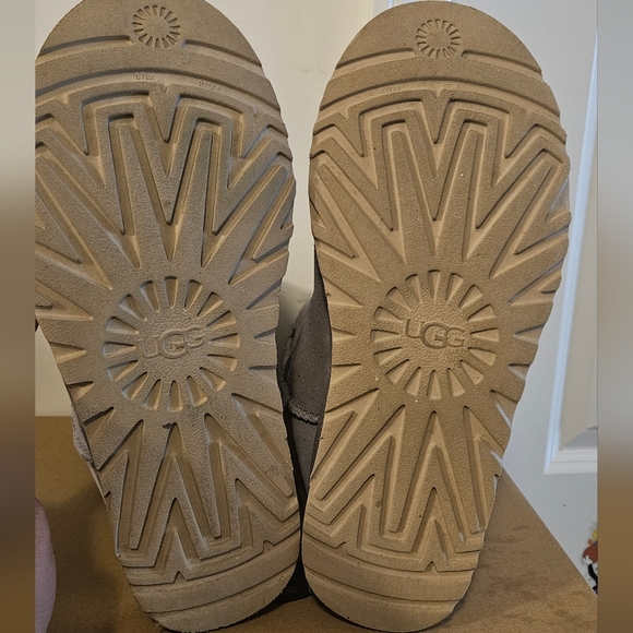 UGG Bailey Fashion Buckle Soft Amethyst Gray Sheepskin size 9 Boot - Picture 5 of 5